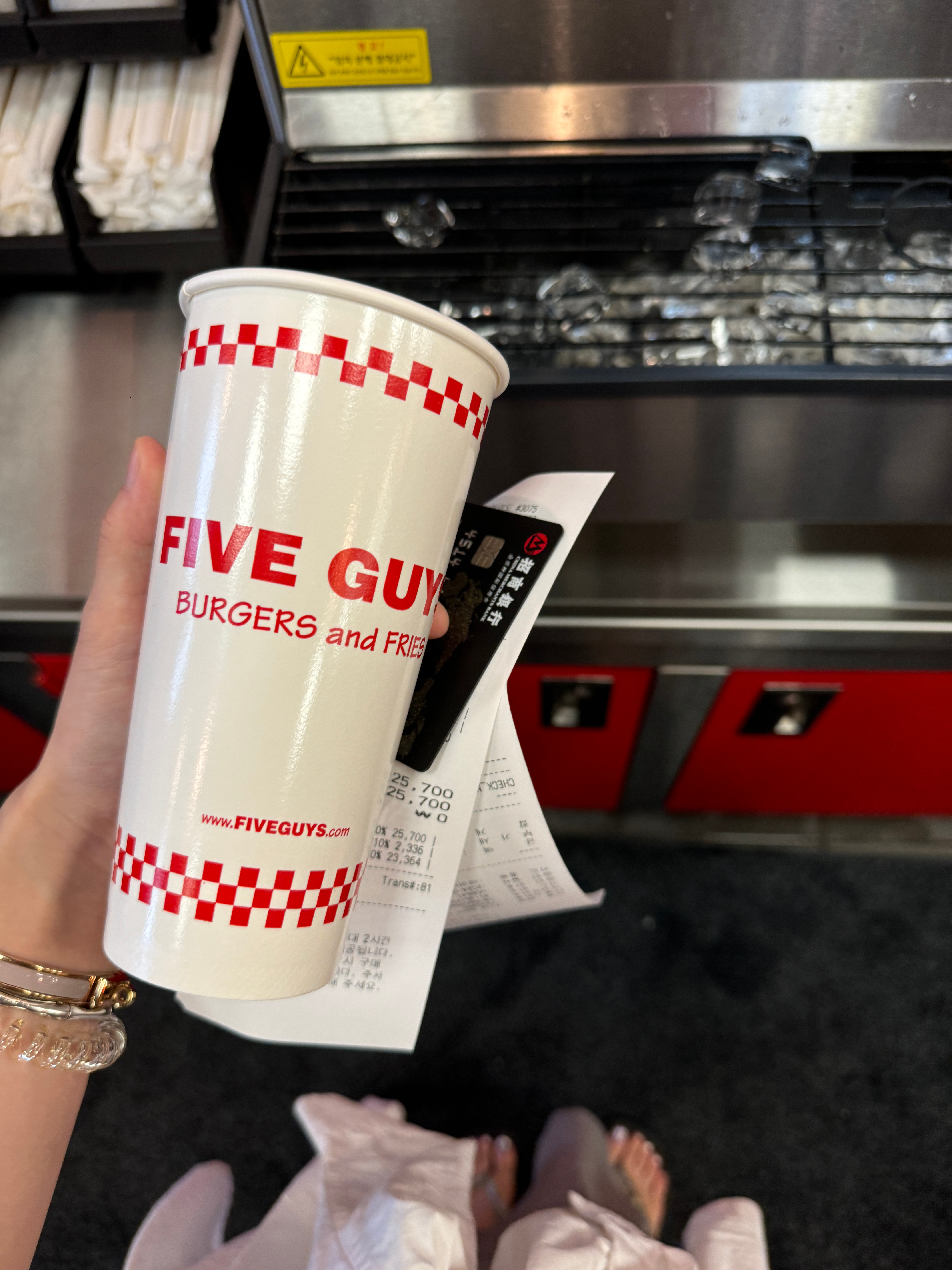 五条佬只是我的谎言🫰只是突然很想喝可乐  ​​​