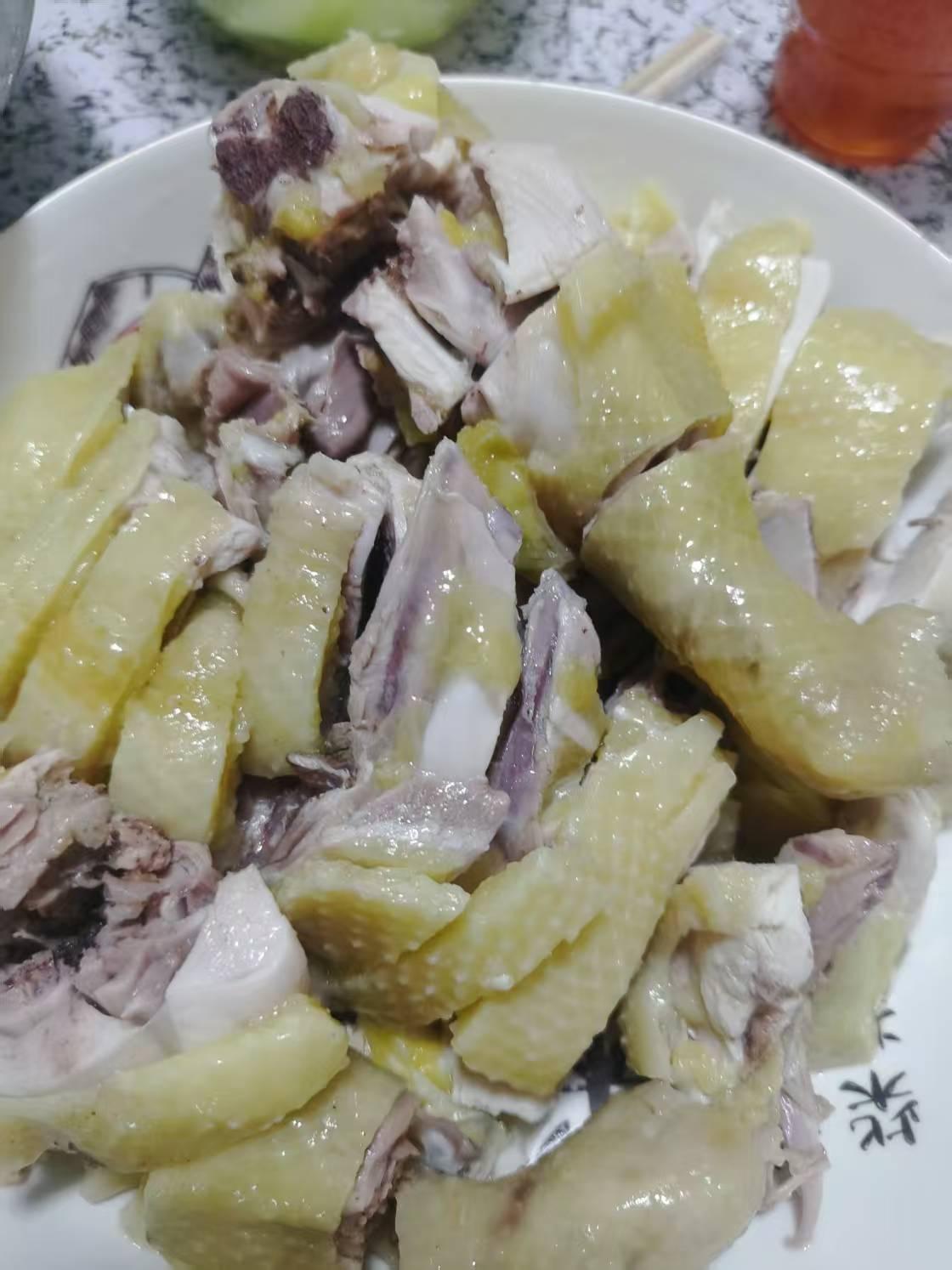 30元一斤的大阉鸡，配上50元一斤的山茶油沾姜末，再来个沙姜沾酱油  ，这个火候
