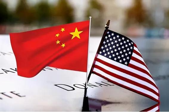 眼下，全世界都在赌中国和美国究竟谁先撑不住，现在的情况是中国有货，美国有钱，可美