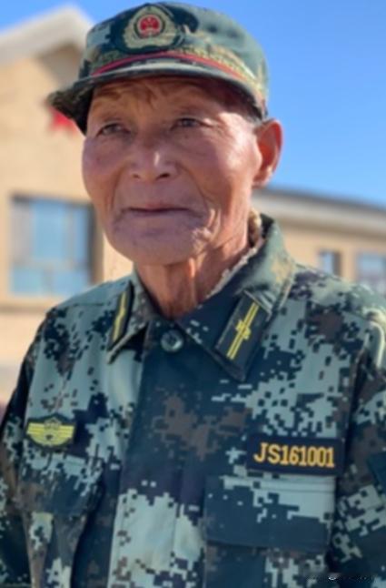 1964年，边防战士魏德友，回山东老家相亲，因为长相英俊，上门相亲的女孩排成长队