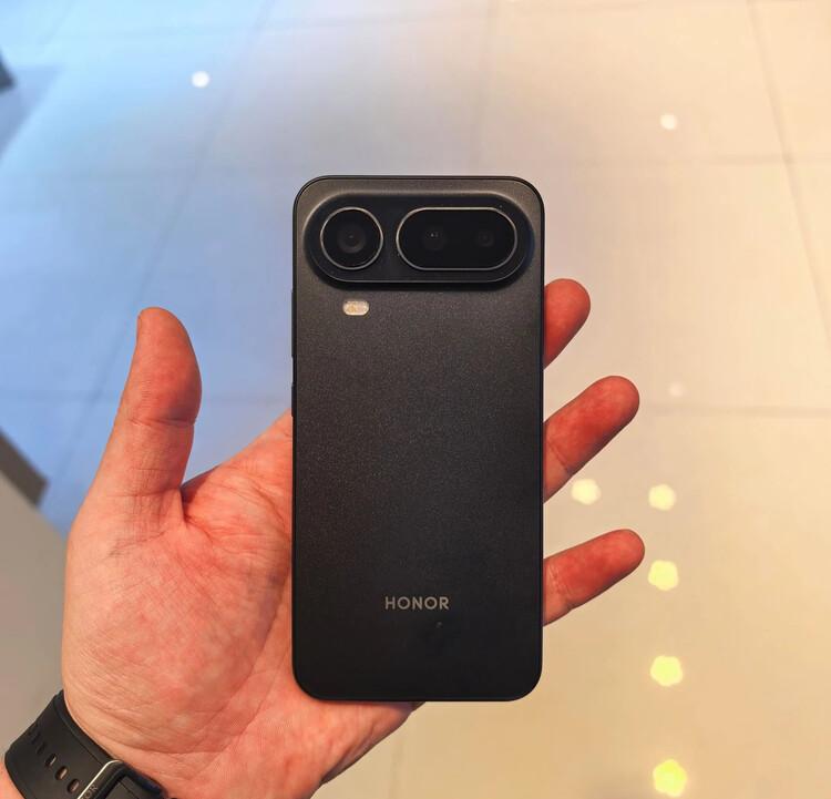 别再吹大屏，6.31英寸才是2026年真旗舰天花板

朋友自从用上荣耀Magic