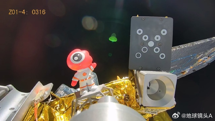 【微博、联合开启微博大眼仔太空之旅】微博“大眼仔”手办随卫星升空，社交媒体平台携