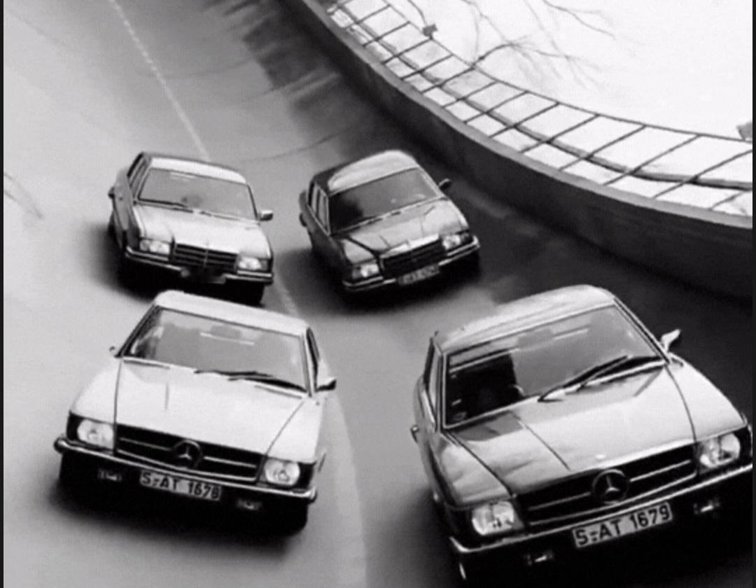 奔驰当年的“贴墙飙车测试”有多野？1956年，奔驰在斯图加特建了个“反重力测试场