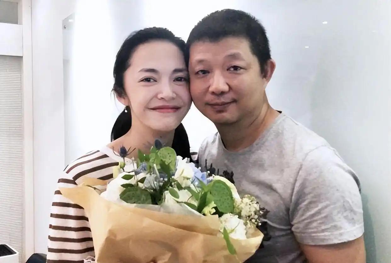娱乐圈又一知名女星离婚了！

就在刚刚，姚晨发文官宣和曹郁离婚：山水一程，三生有