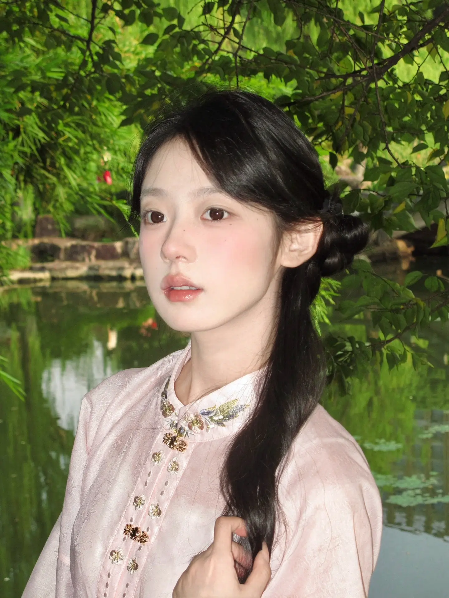 蝴蝶喻盛春 自由且明媚。