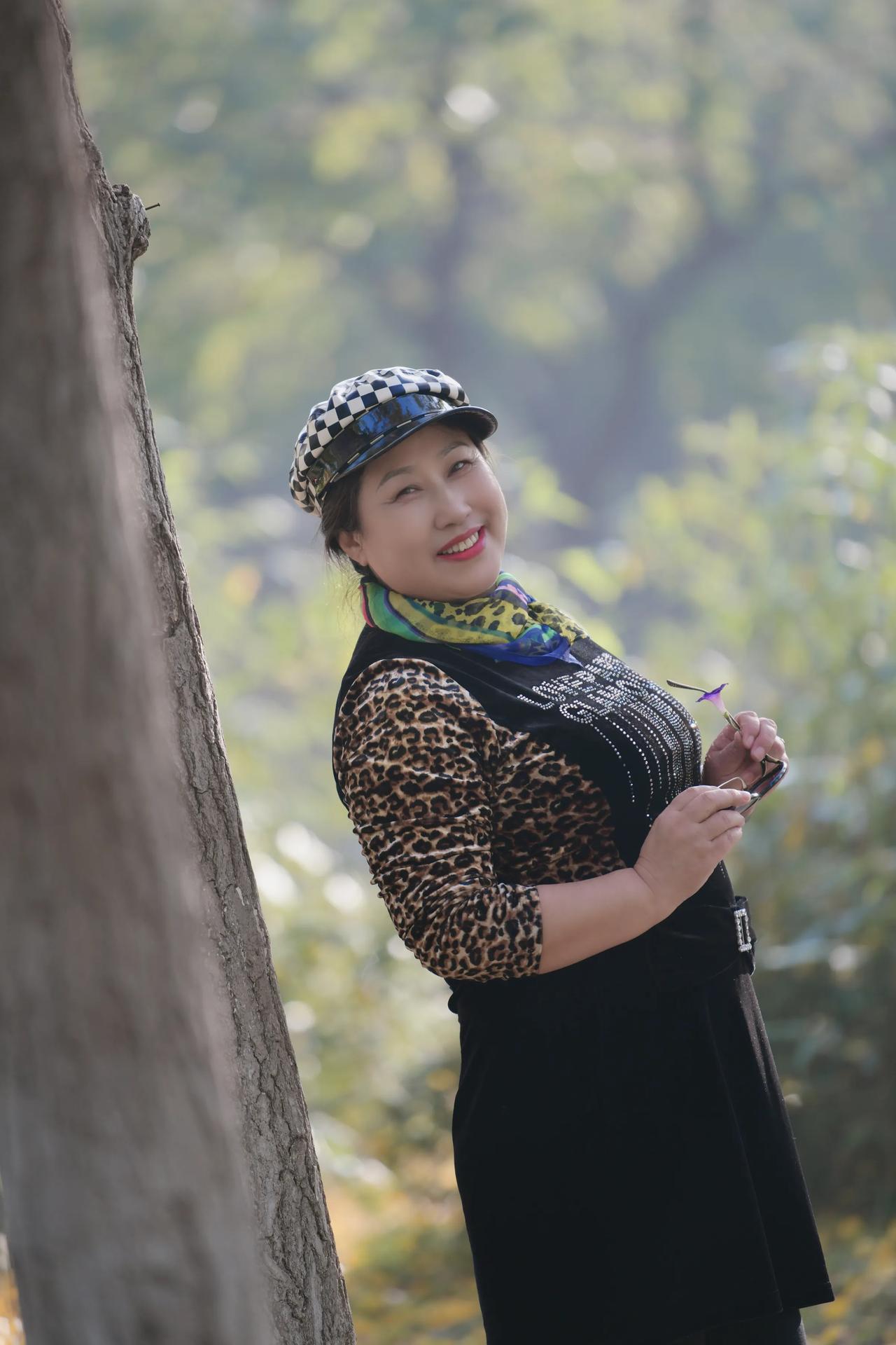 深秋时节，开心快乐每一天，拍摄于赵苑公园！#公园内美妙瞬间# #秋冬公园随拍# 