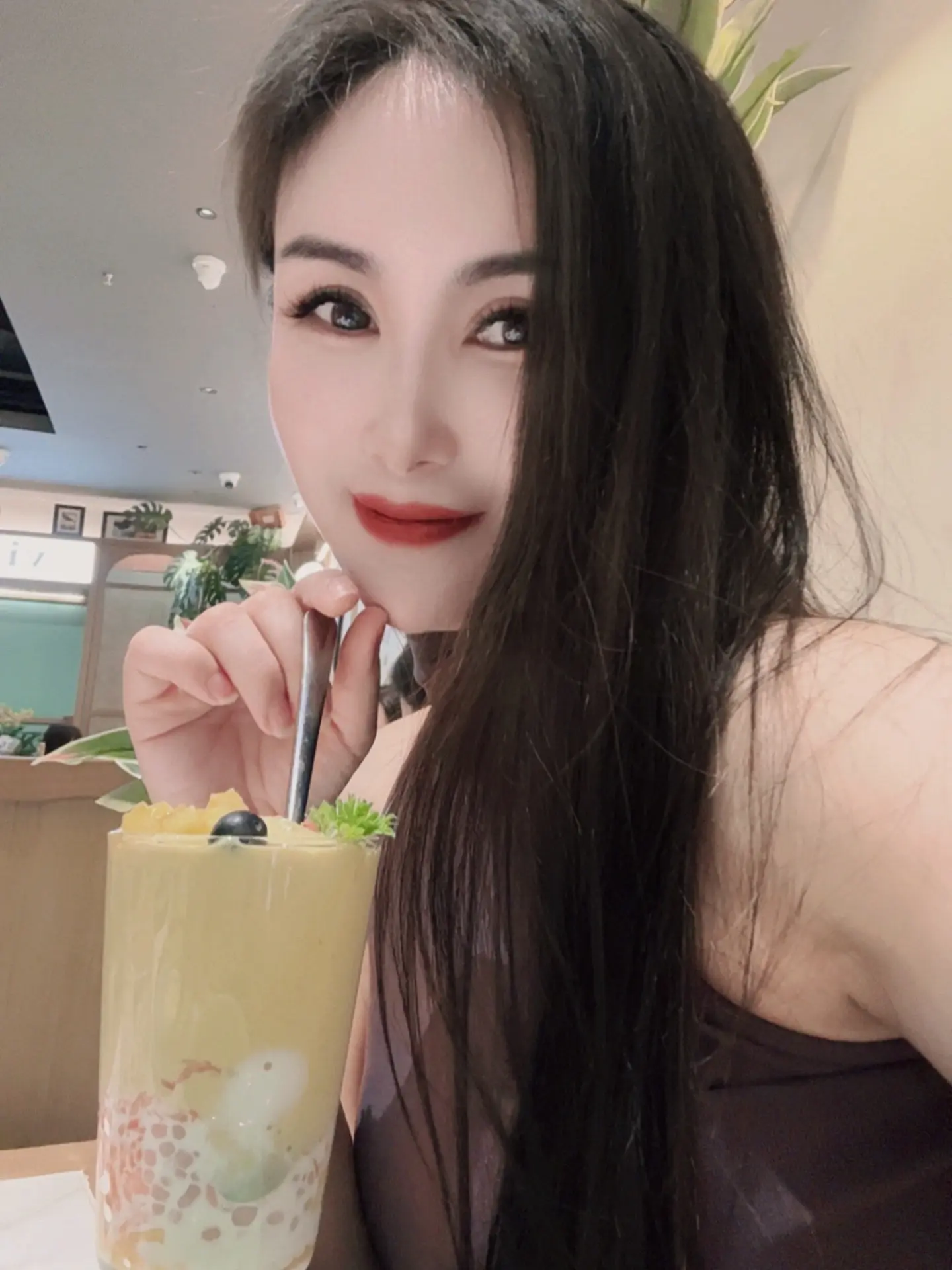 没能力的时候不要去麻烦任何人 有本事的时候不要去联络任何人
