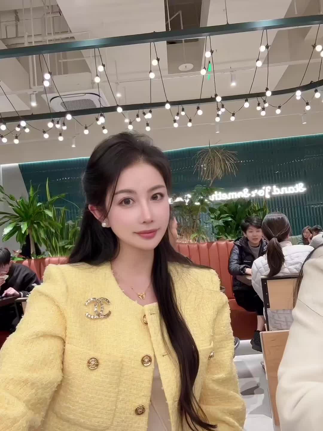 这个世界，回报率最高的，始终是全力以赴的投资自己，好好工作，好好生活。...