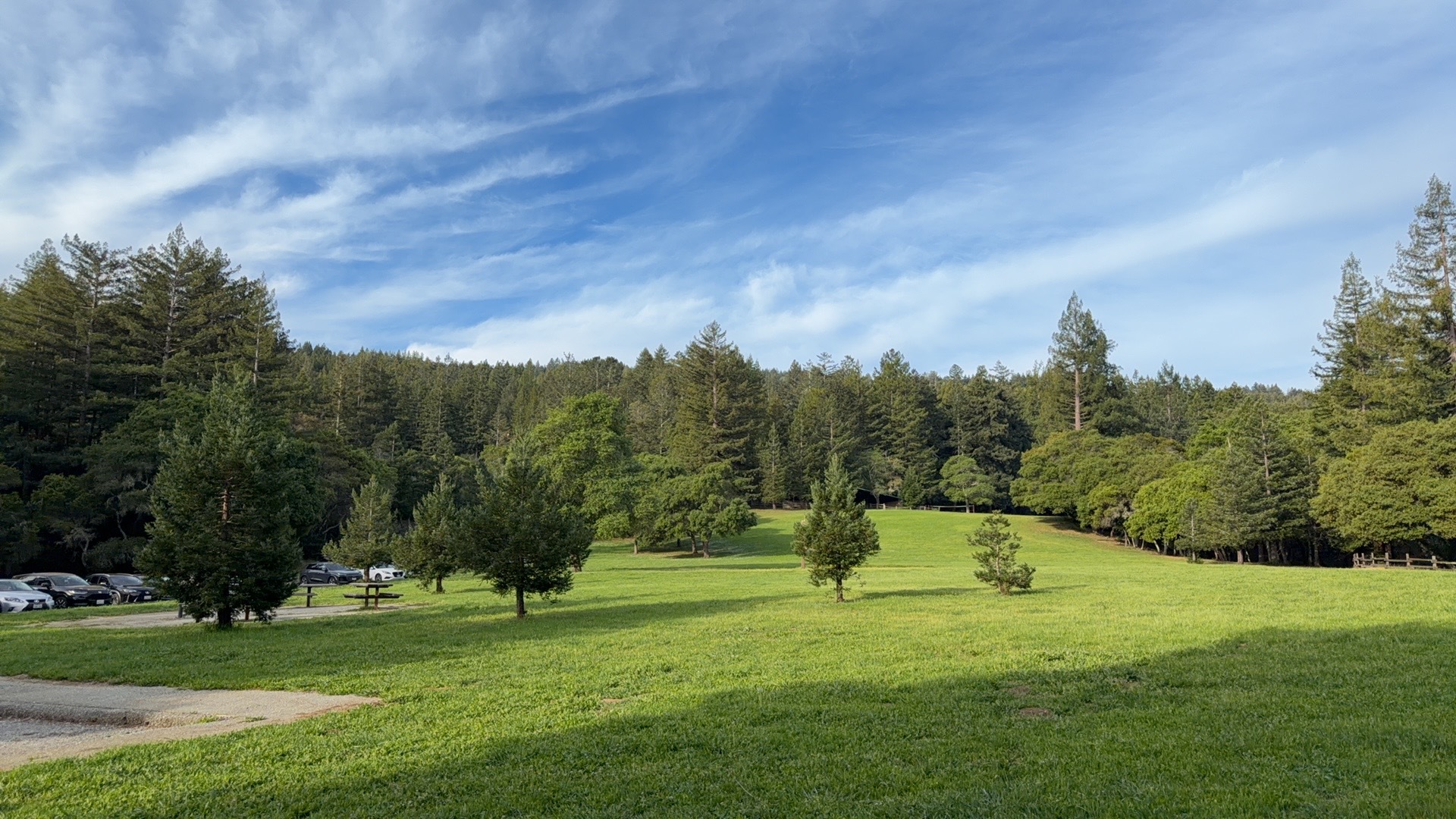今天比较轻松，前面把该试的东西都体验完了。给自己安排了个亲近大自然的徒步。哈德特