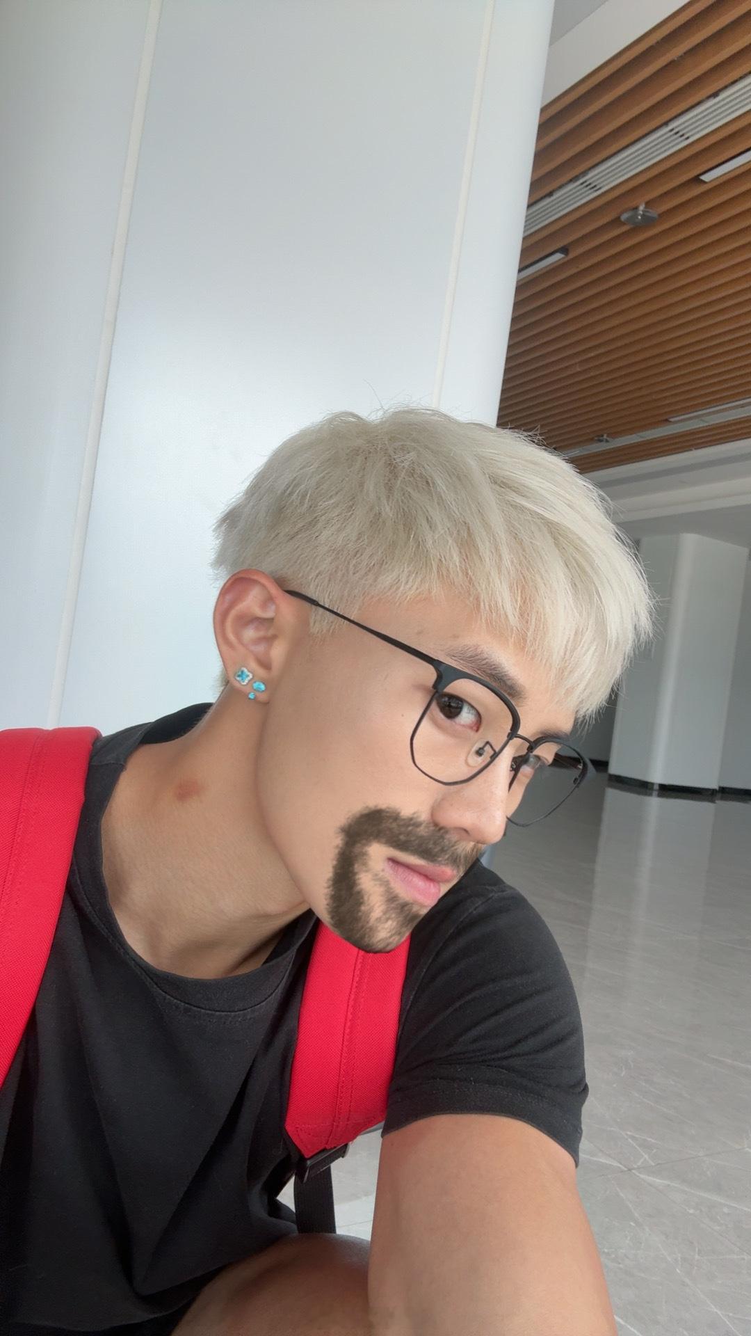 我背上的拔罐印都消了这个还没消。 