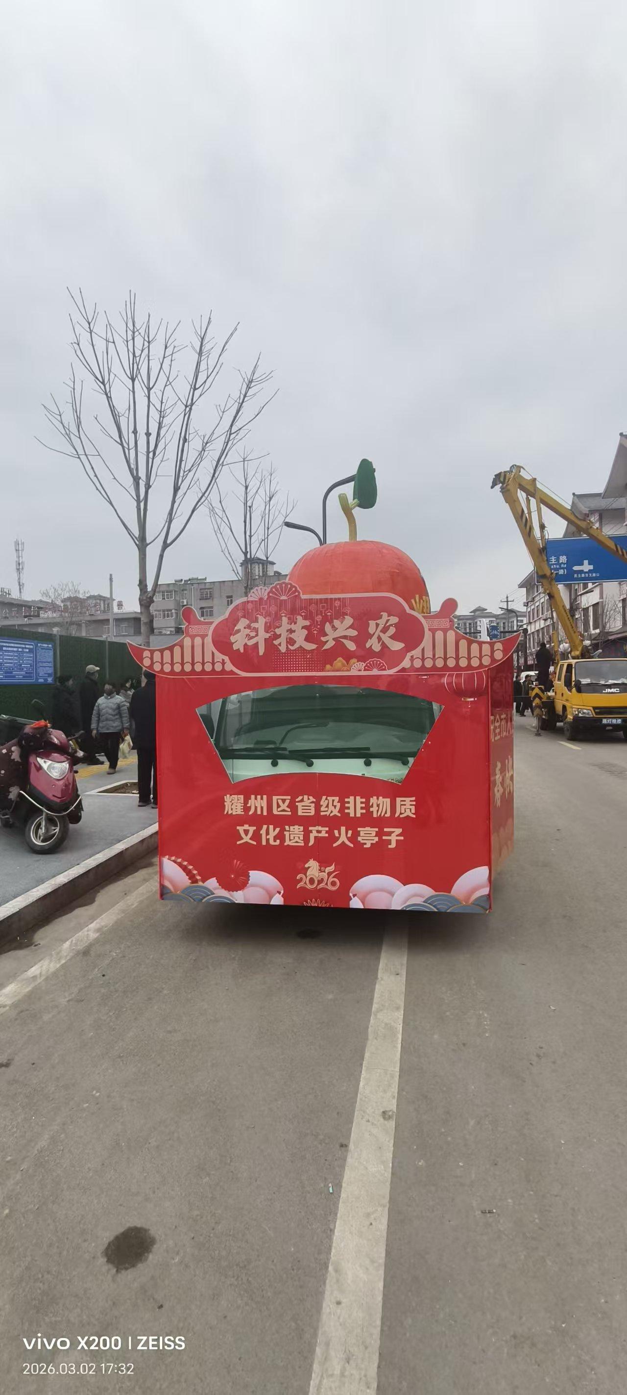 新年生活图鉴街头偶遇耀州火亭子，这抹红火是刻在陕地人骨子里的年味。省级非遗的底蕴