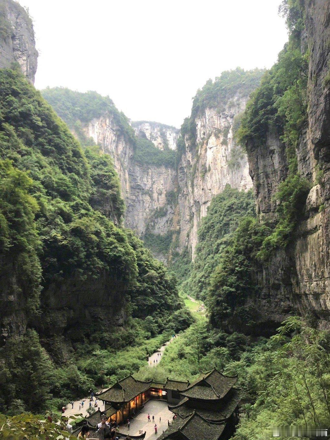 #重庆文旅开始急了#除了推荐来浙江玩之外，我认为，去重庆玩是很好的选择。我在重庆