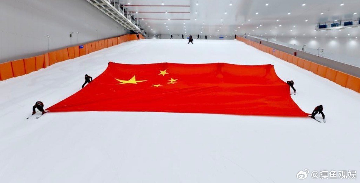 见证雪场开业盛典，亲眼看见国旗编队雪上滑行，南方冰雪的浪漫震撼人心～万达米伦滑雪