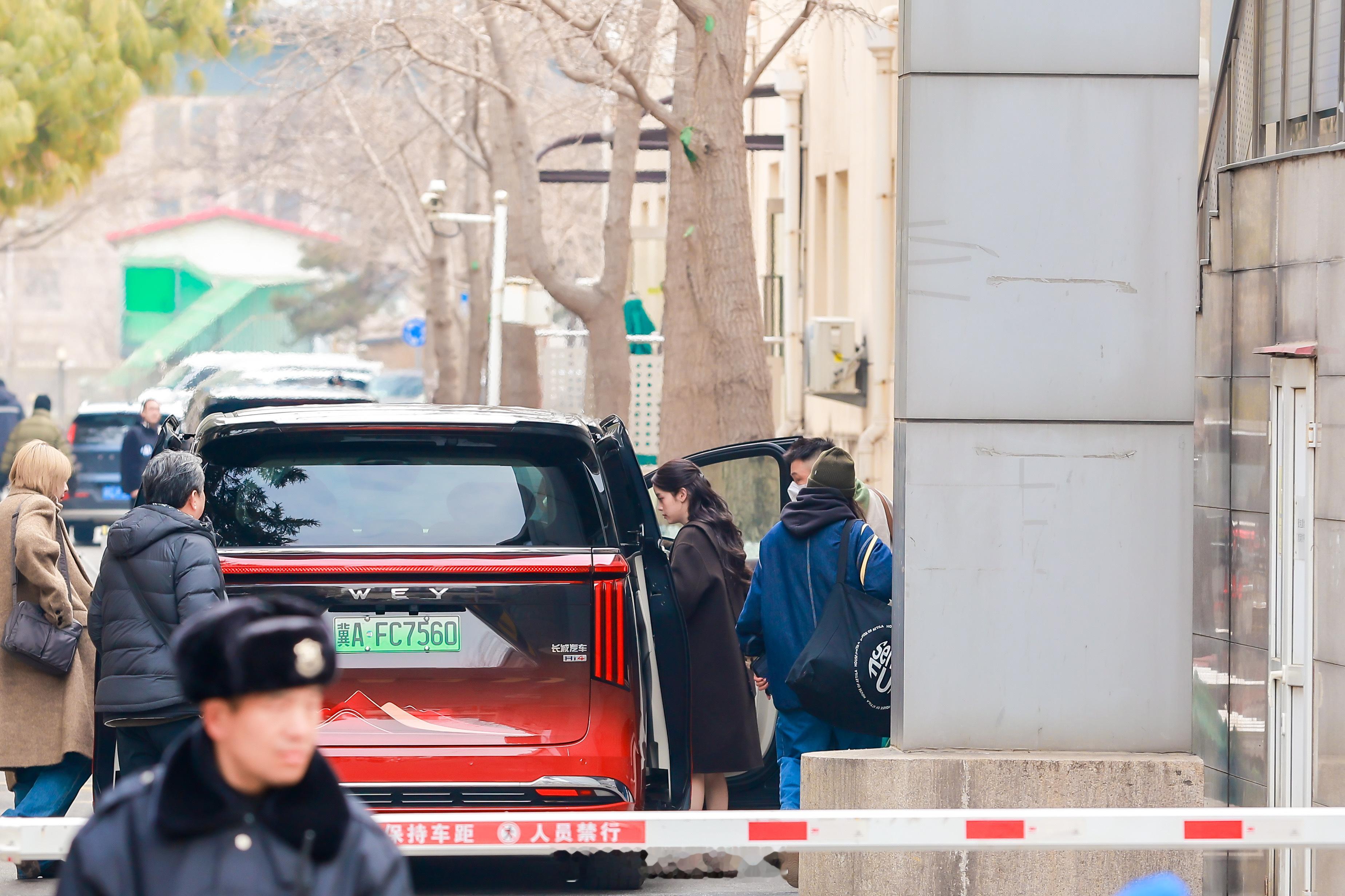 中央广播电视总台《2026 年春节联欢晚会》昨天进行了第二次彩排。刷到不少明星都