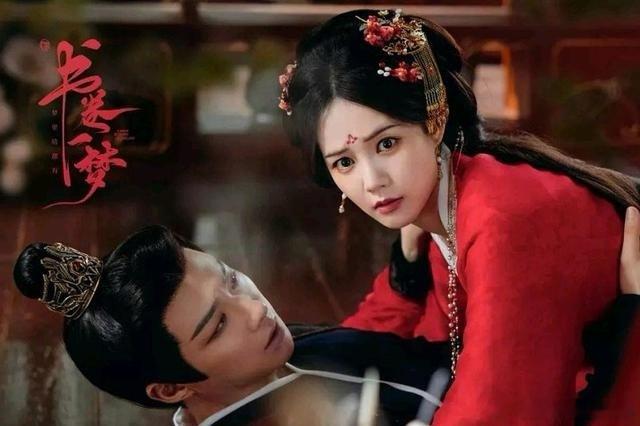 当前最火的电视剧排行榜6、《书卷一梦》热度3572主演：李一桐，刘宇宁5、《深情
