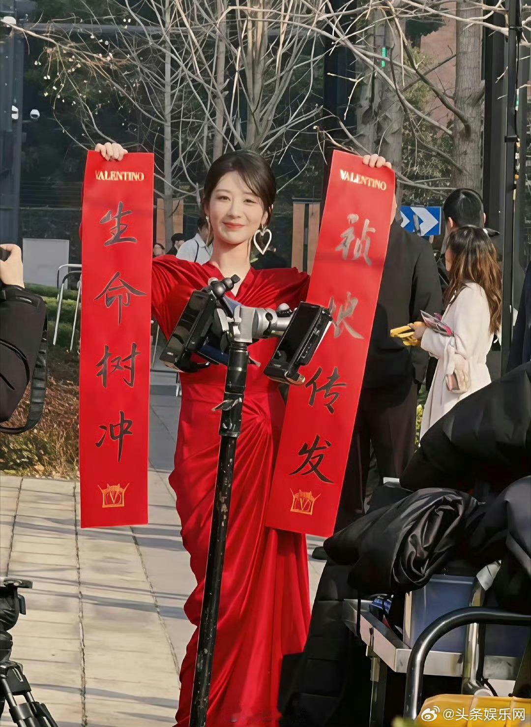 挺好杨紫开启剧宣模式杨紫剧宣小能手杨紫举春联宣传生命树祯娘传