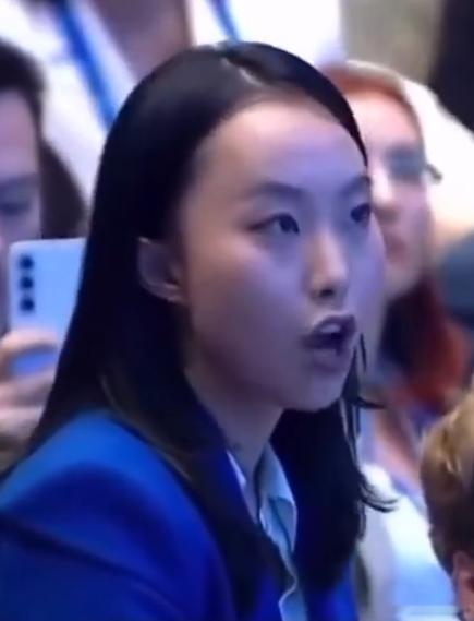 记住这张脸，这是一只台独豢养的邪教祸害，也是中华民族的敌人。海外新鲜事黄媒不会说