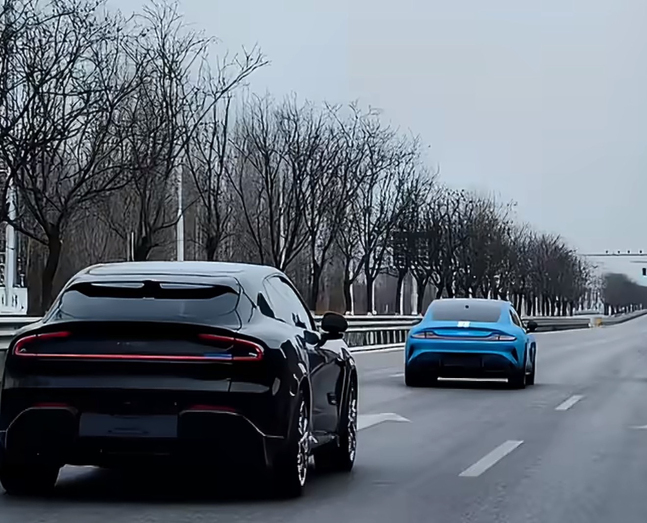 小米YU7GT无伪装车谍照曝光小米 YU7 GT 这次真是帅到犯规，无伪装实车一