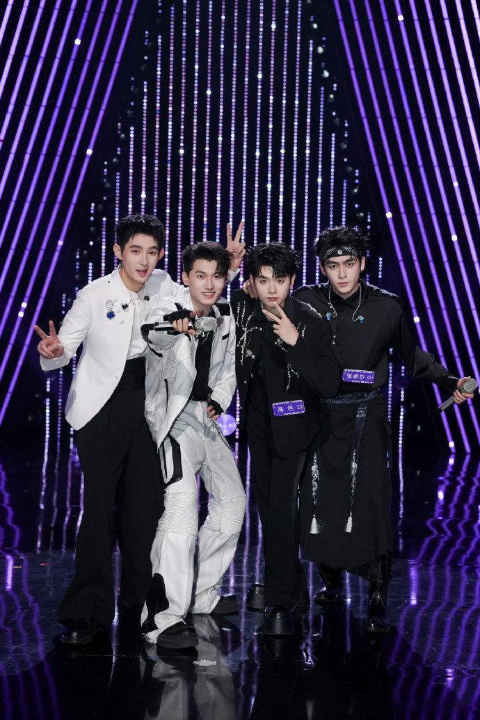 芒果宣传片 梦回那些年追过的选秀看到宣传片里的回闪镜头，直接泪目，当年追选秀的青