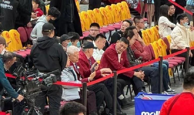 中国76-80韩国，球员评分：张镇麟领衔3人10分、1人9分、5人2分
昨晚男篮