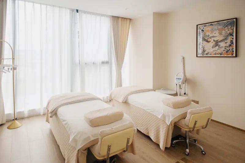 你有没有发现，美容院发的美女术后对比照，跟相亲照一个道理——都信不过？

左边术