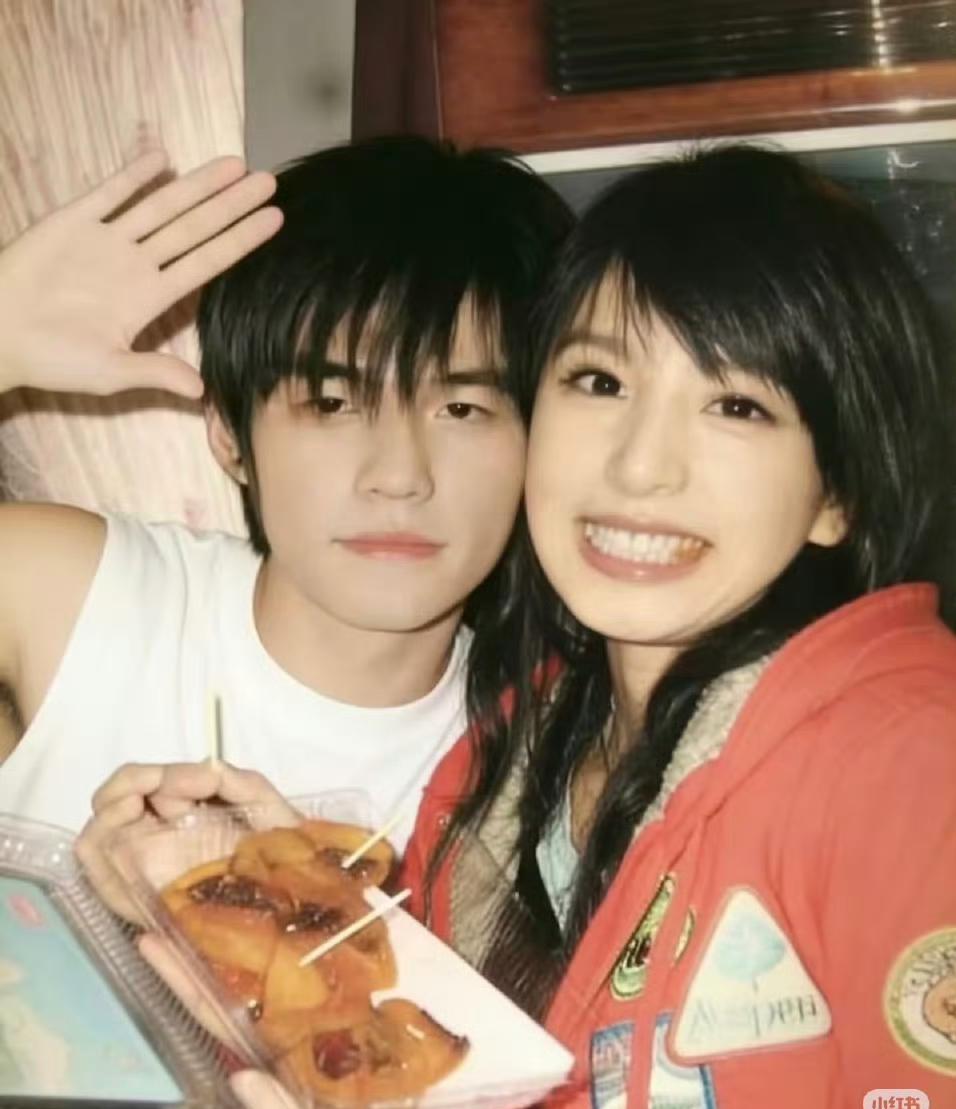 大家有没有发现

只要是和周杰伦有关的历史

无论那个人是田馥甄还是侯佩岑，甚至