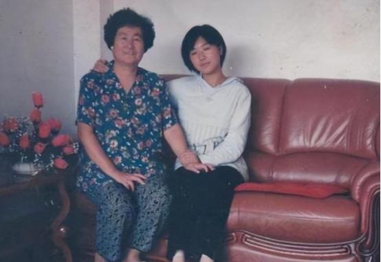 2000年，一对辽宁夫妇借了8万元将女儿送出国留学。可几年之后，女儿就再无音讯。