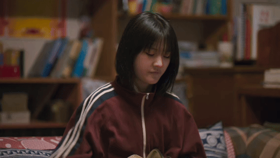 隐身的名字拍出只有女性懂的事《隐身的名字》也太会拍了吧👏，把女生之间隐秘又坚定