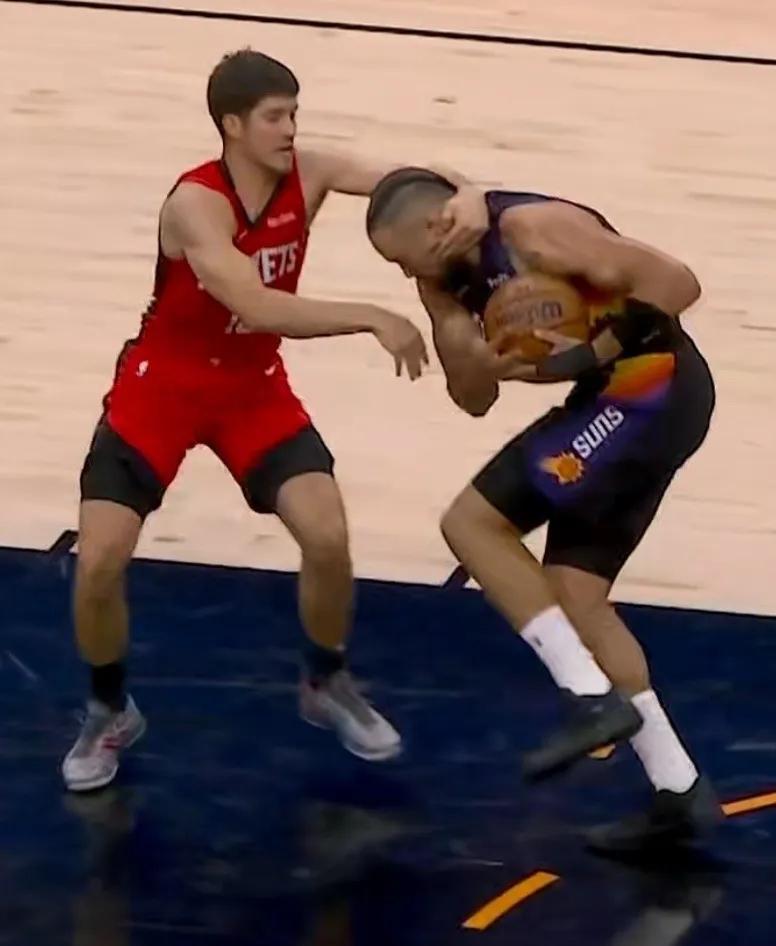 狄龙：全是我的招啊！

谢泼德这个搂头动作，就是来自于狄龙手把手的传承，这一下算