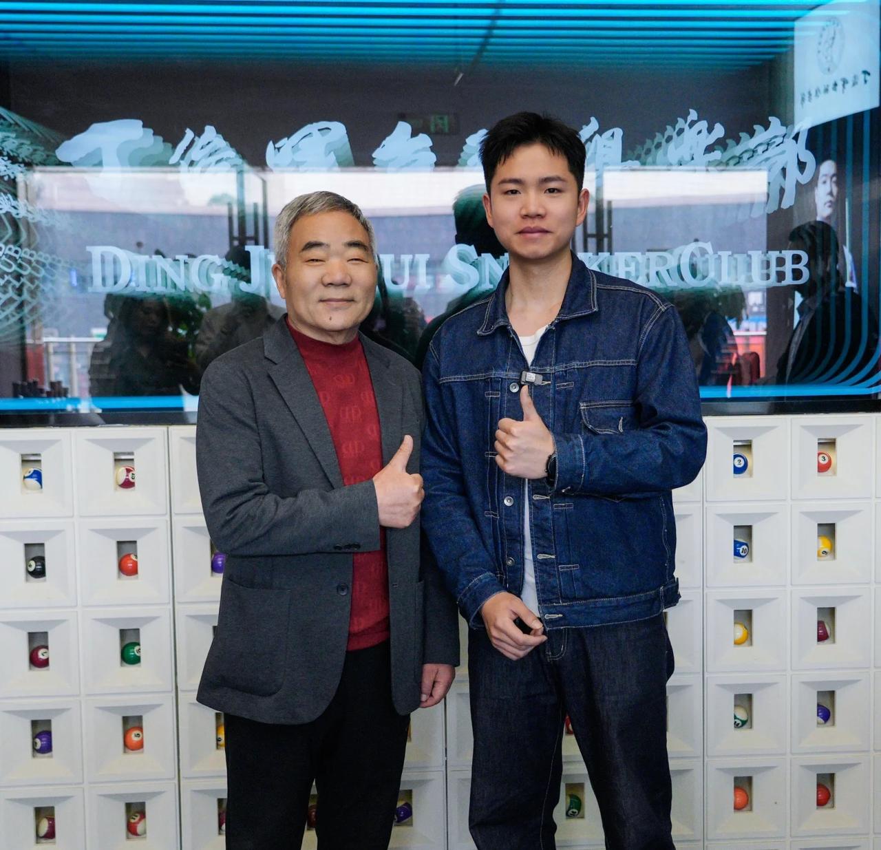 打台球的都认识我身边这位吧
丁俊晖 台球