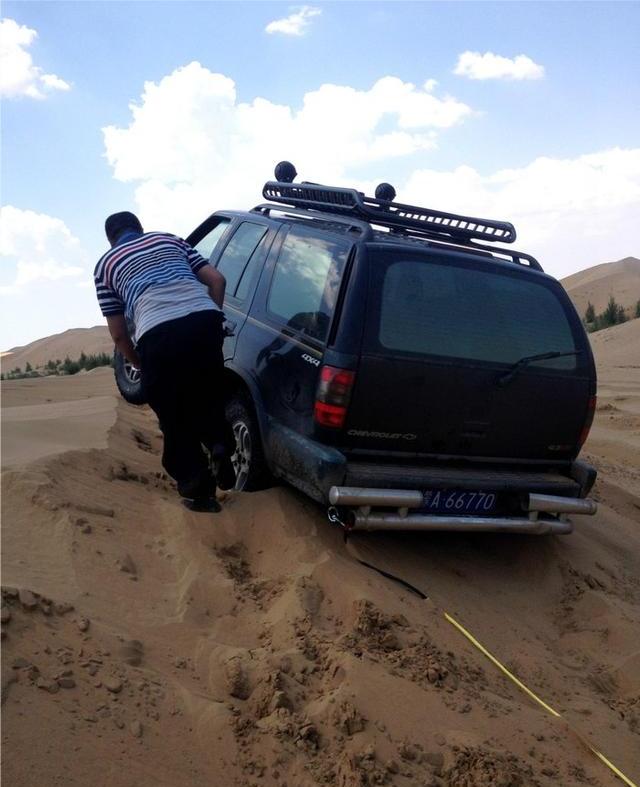 出门不预习路上干着急。我现在越野前有一套固定检查流程。机油。冷却液。刹车油。轮胎
