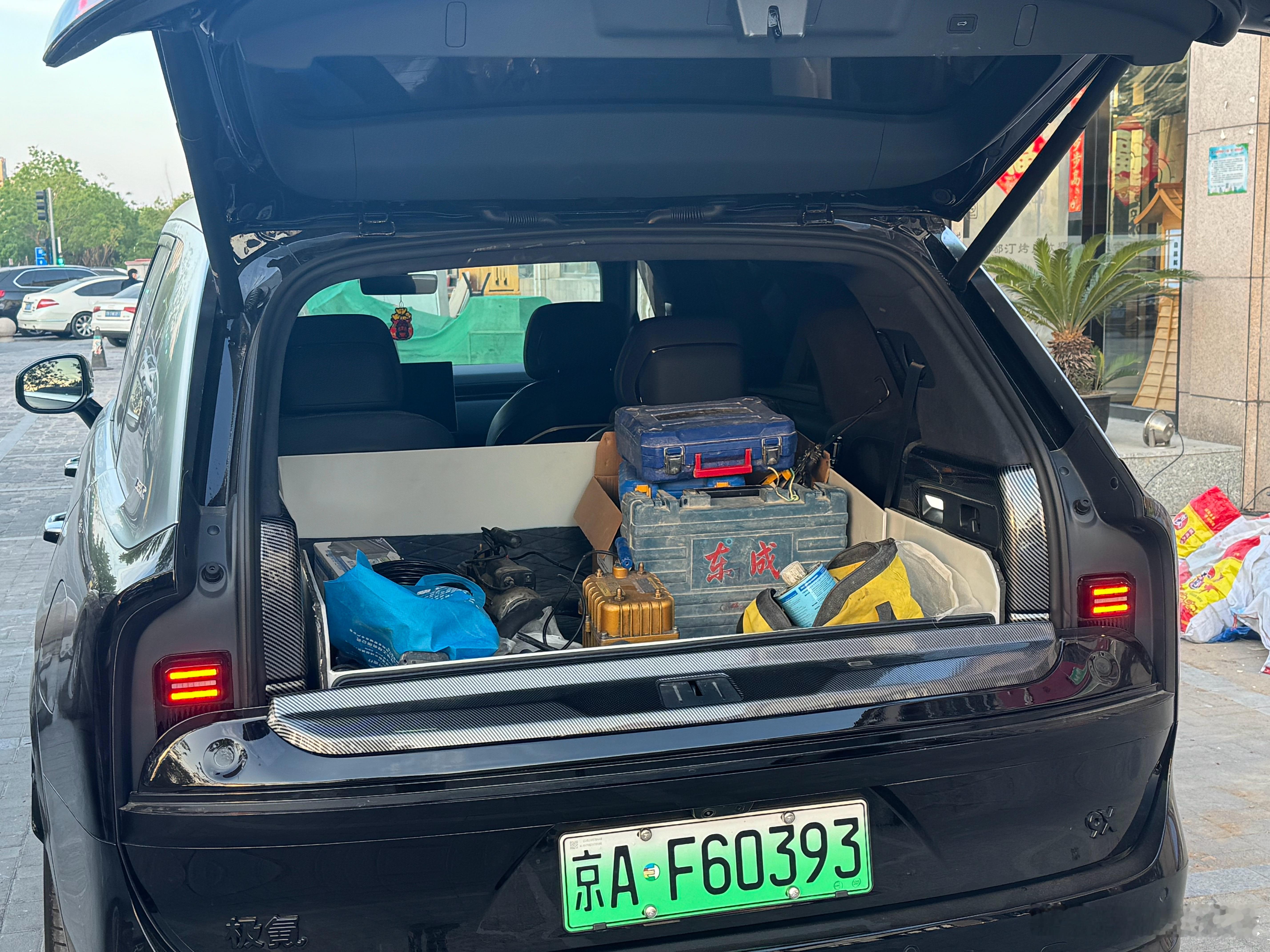 用库里南干装修新能源汽车极氪9x