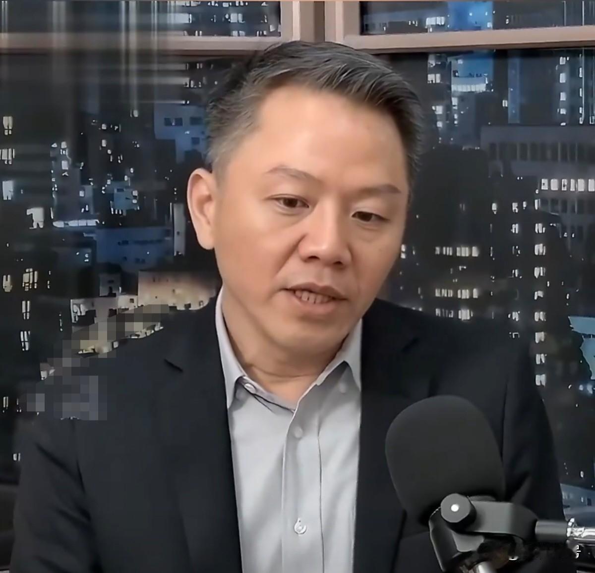 无语了！台亲绿专家郭育仁又出来胡言乱语了！这位“专家”看起来年纪不大，奇葩言论倒