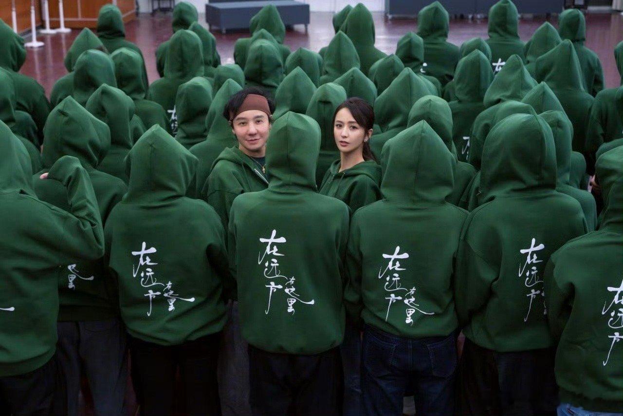 佟丽娅晒舞剧彩排合照 速来！佟丽娅亲自策划主演的舞剧要在家乡新疆开演啦！从19年
