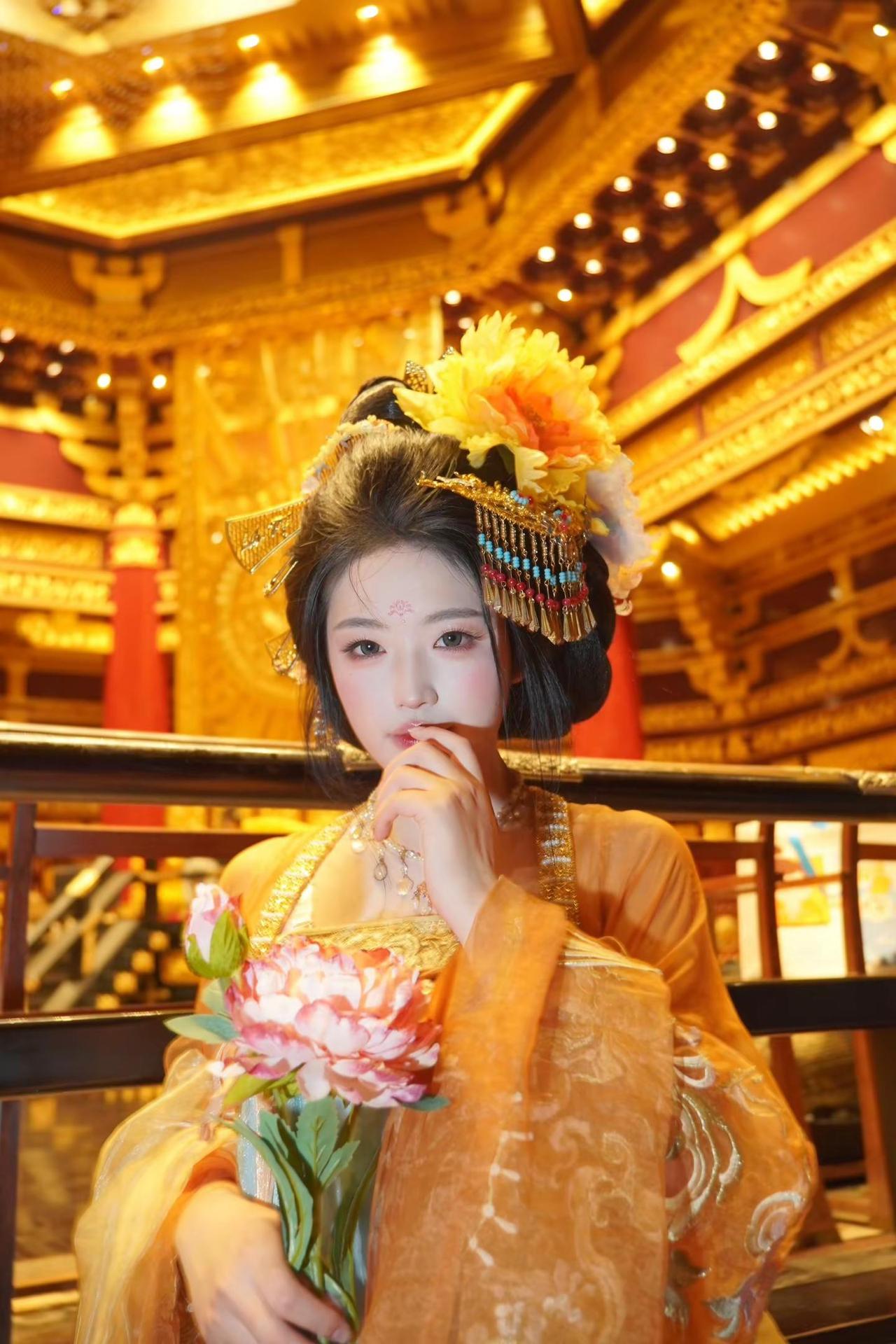 一骑红尘妃子笑。汉服 贵妃 唐朝 唐风