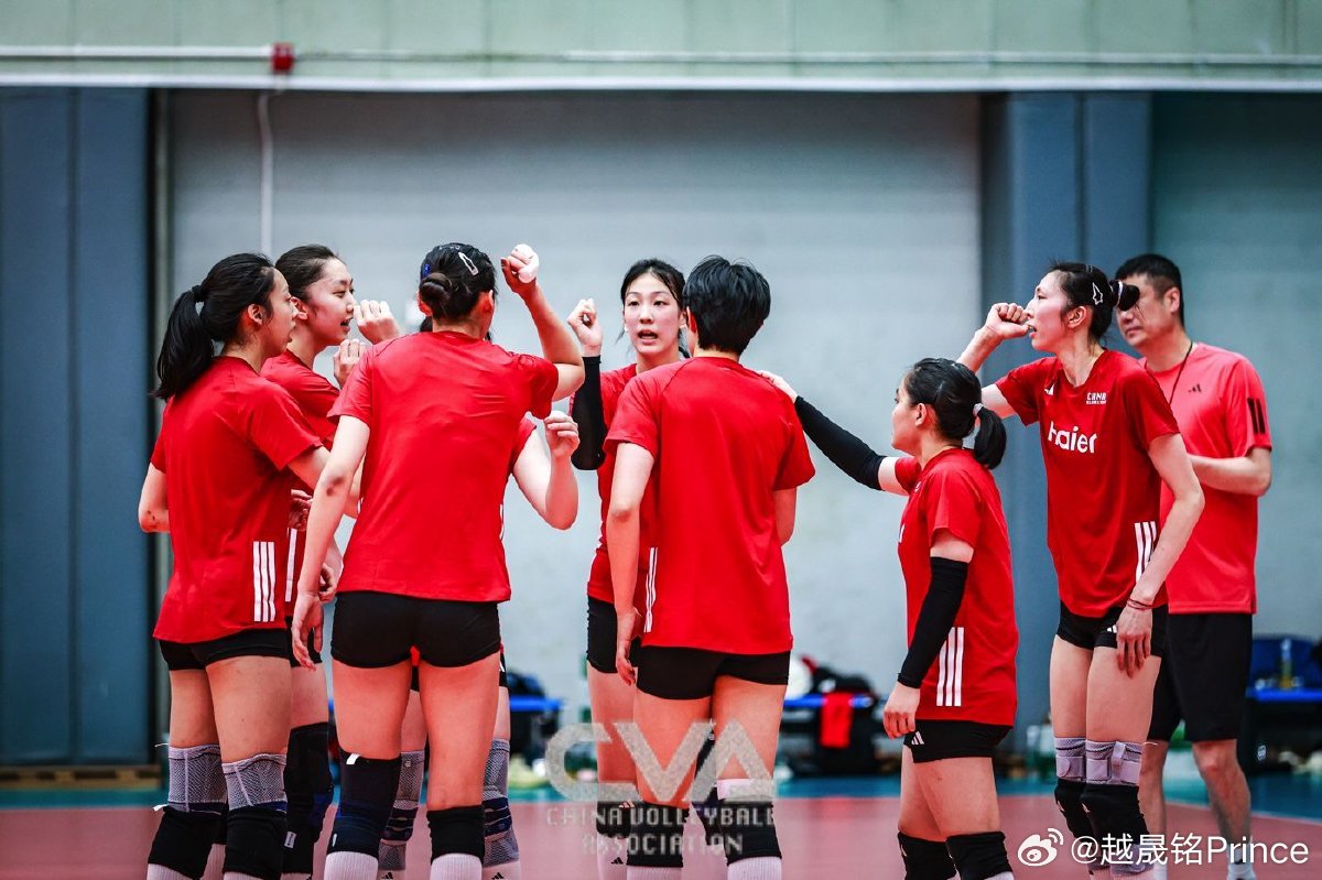排球 🔜 两位弹跳最好的球员因伤退出，只能说对女瓜今年VNL的期待减少一半。祝