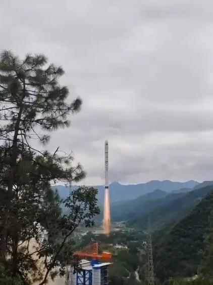 早就说了，一个月八发才能完成今年的任务，这不就来了！八月最后一天，西昌卫星发射中