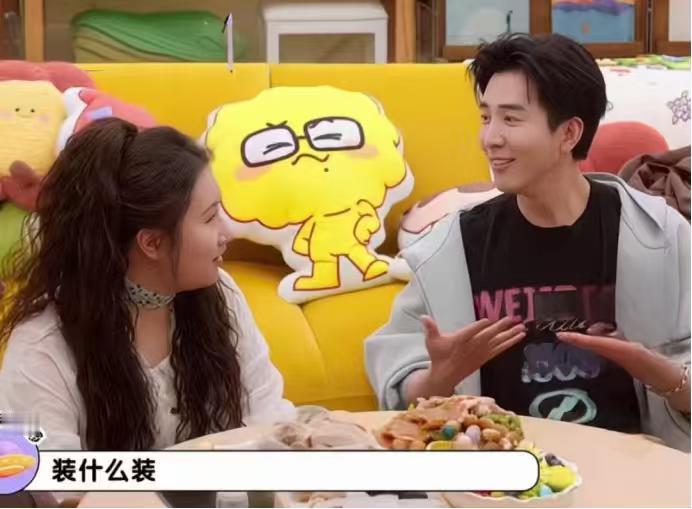 李雪琴：“你是一直都这么唠嗑吗？”

李川：“我原来可腼腆了。”

锤娜丽莎没忍