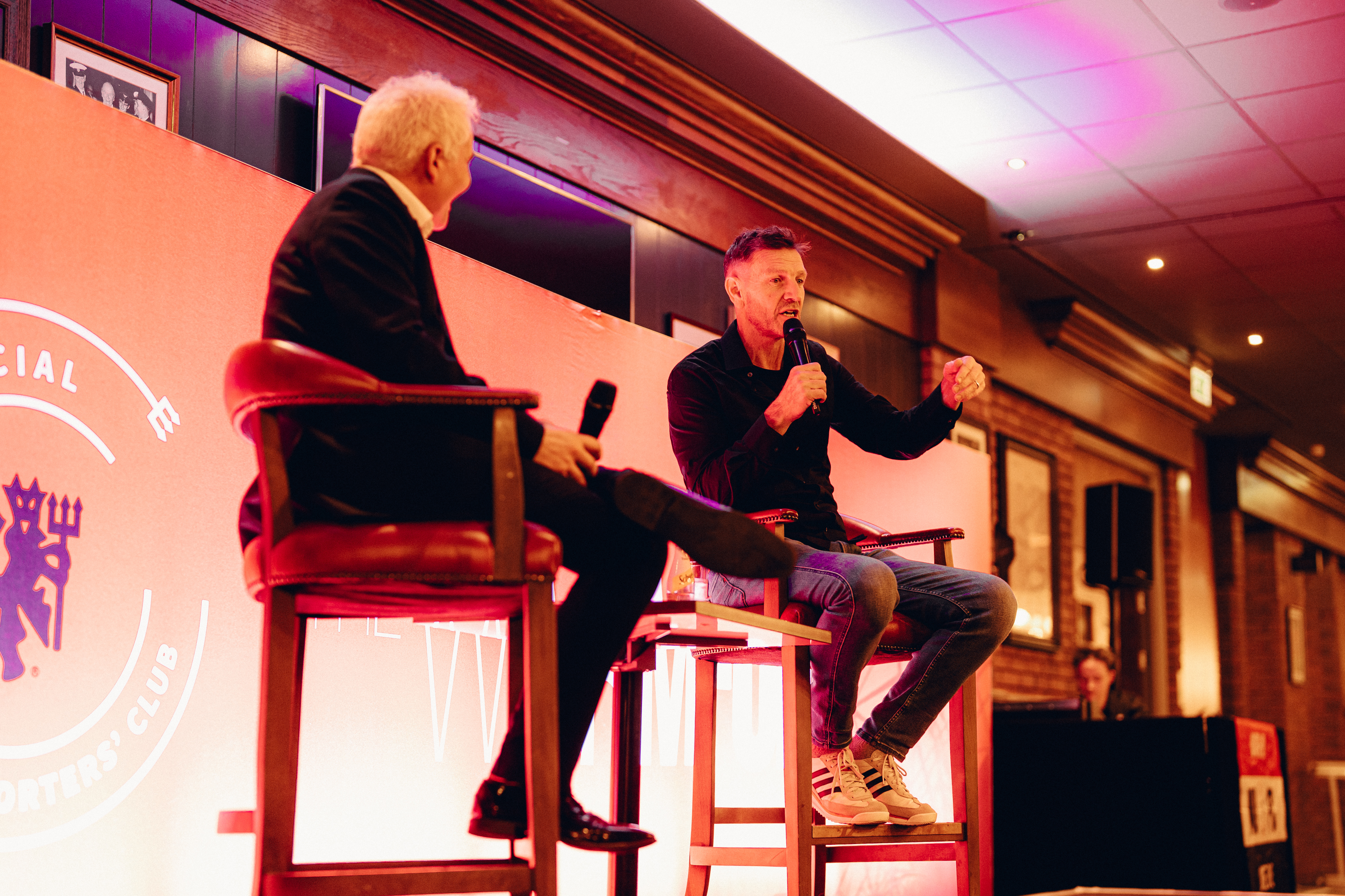 李·夏普对现代足球观赏性和马奎尔的看法（两个话题无关）李·夏普昨晚参加了一个俱乐