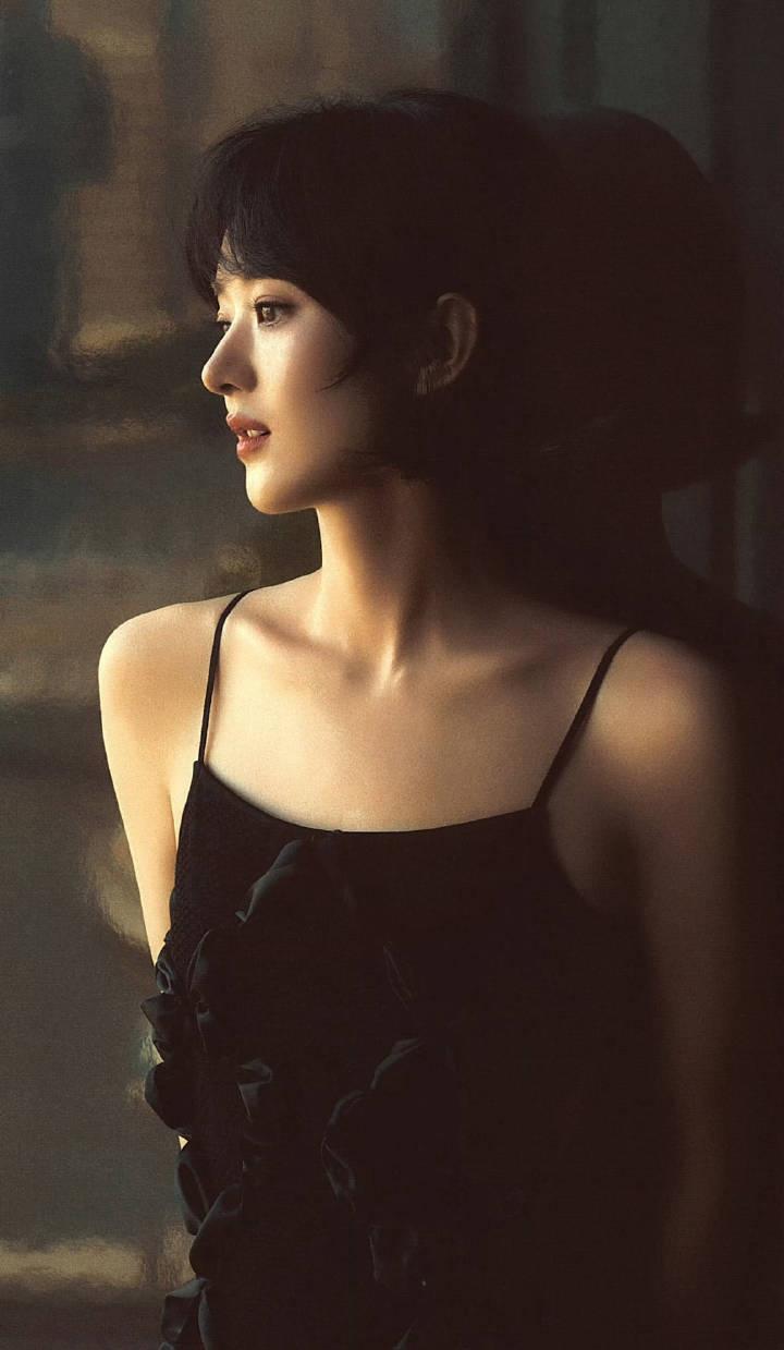 赵丽颖超话 赵丽颖造型师审美 

追光的人，终会光芒万丈。向着心中的那束光奔跑，
