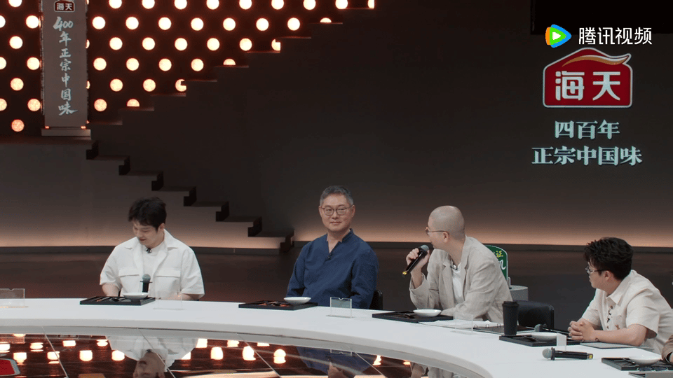 樊振东德国比赛期间靠一饭下饭 樊振东的综艺首秀背后竟然还有这样的故事😭在节目现