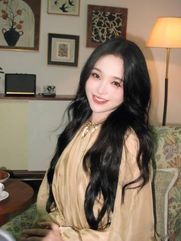 金莎摔倒先问自己美不美 妻子的浪漫旅行 金莎摔倒后的第一句话不是“好疼”而是“我