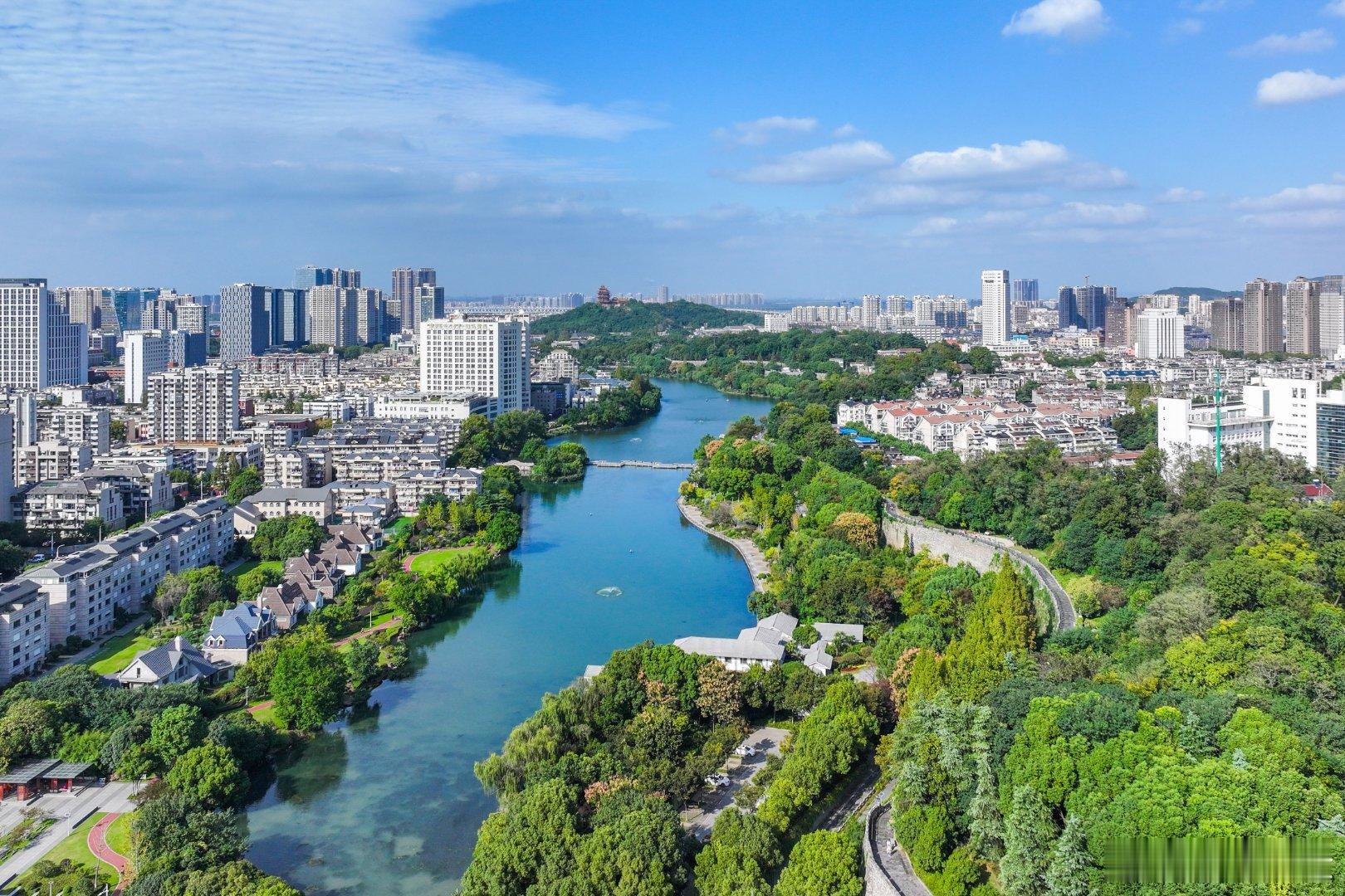 #老人花200跟团游被忽悠买了套房#说走就走的旅行，读买就买的房子，难道现在买房