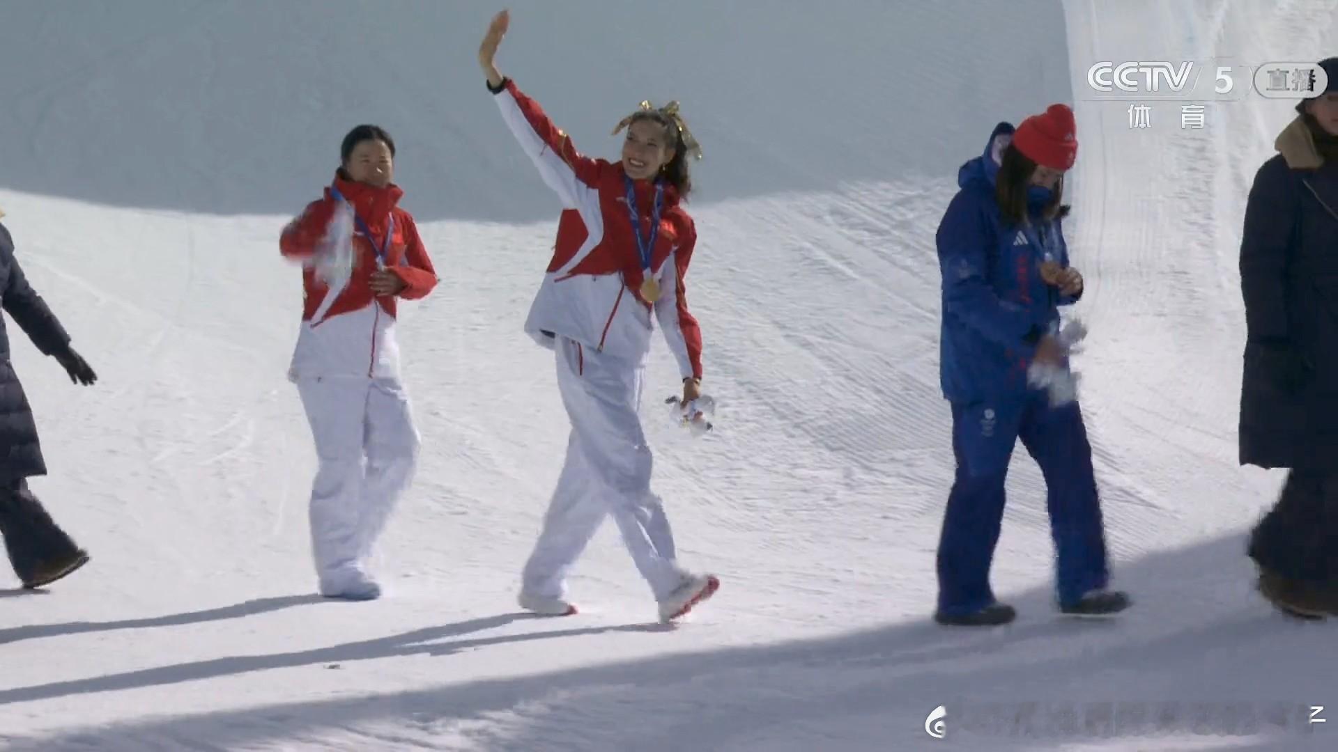 谷爱凌金牌谷爱凌第三滑94.75分 2026年米兰冬奥会自由式滑雪女子U型场地颁