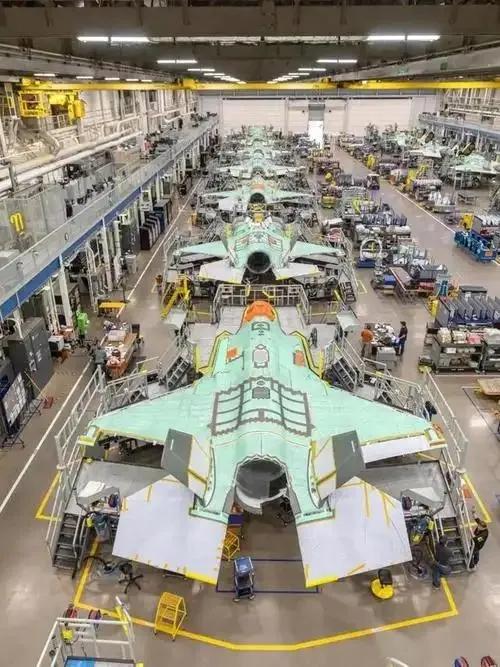 伊朗1月27日坦兹核设施发生爆炸，据说是外部导弹打击所为。
   围绕着美伊紧张