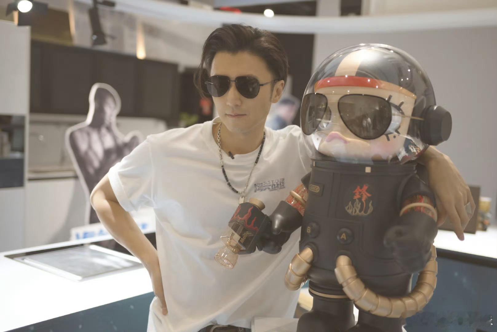 谢霆锋谢霆锋 🍋电影镖人定档春节  期待全能王👑谢柠檬🍋！春节见啦👏