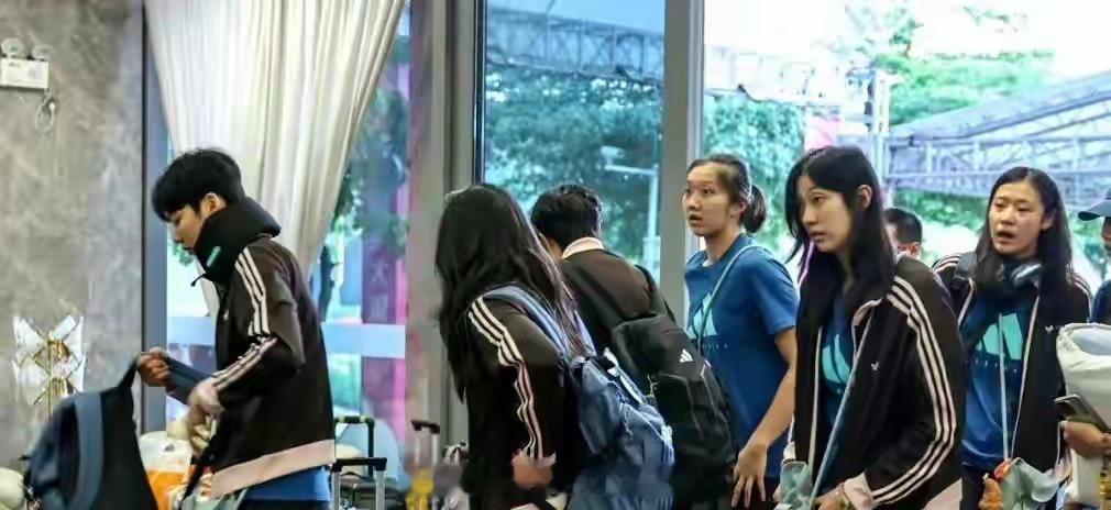中国女排最新消息 已经封闭集训 意大利队率先抵达澳门香港站的比赛刚结束，已经有两