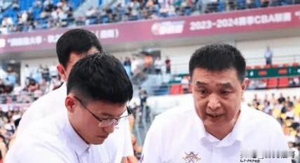 中国男篮新星回归CBA！李春江曾这样评价他：又是扣篮又是两分又是三分，没他不能干