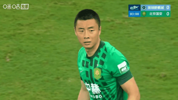 这都不给牌？！北京国安队李磊这么明显的犯规，竟然没有领到黄牌[泪奔]

北京时间