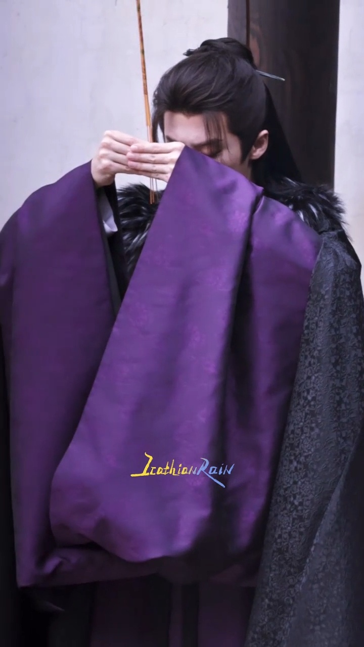 檀健次好虔诚地上香保佑我们健次一切顺遂吧🤲🤲🤲檀健次紫衣上香檀健次谢却山上